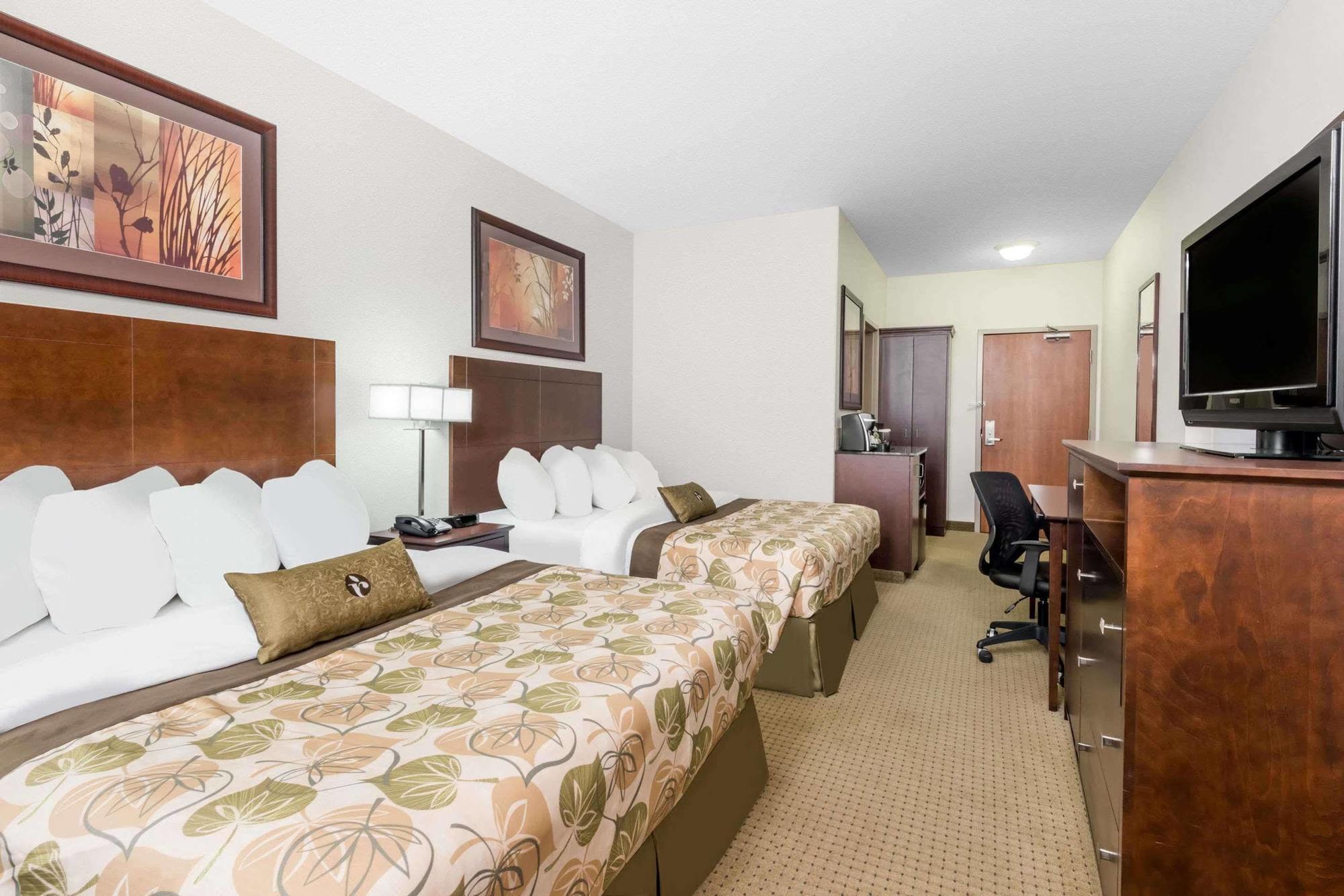 Hotel Ramada By Wyndham Olds Exterior foto
