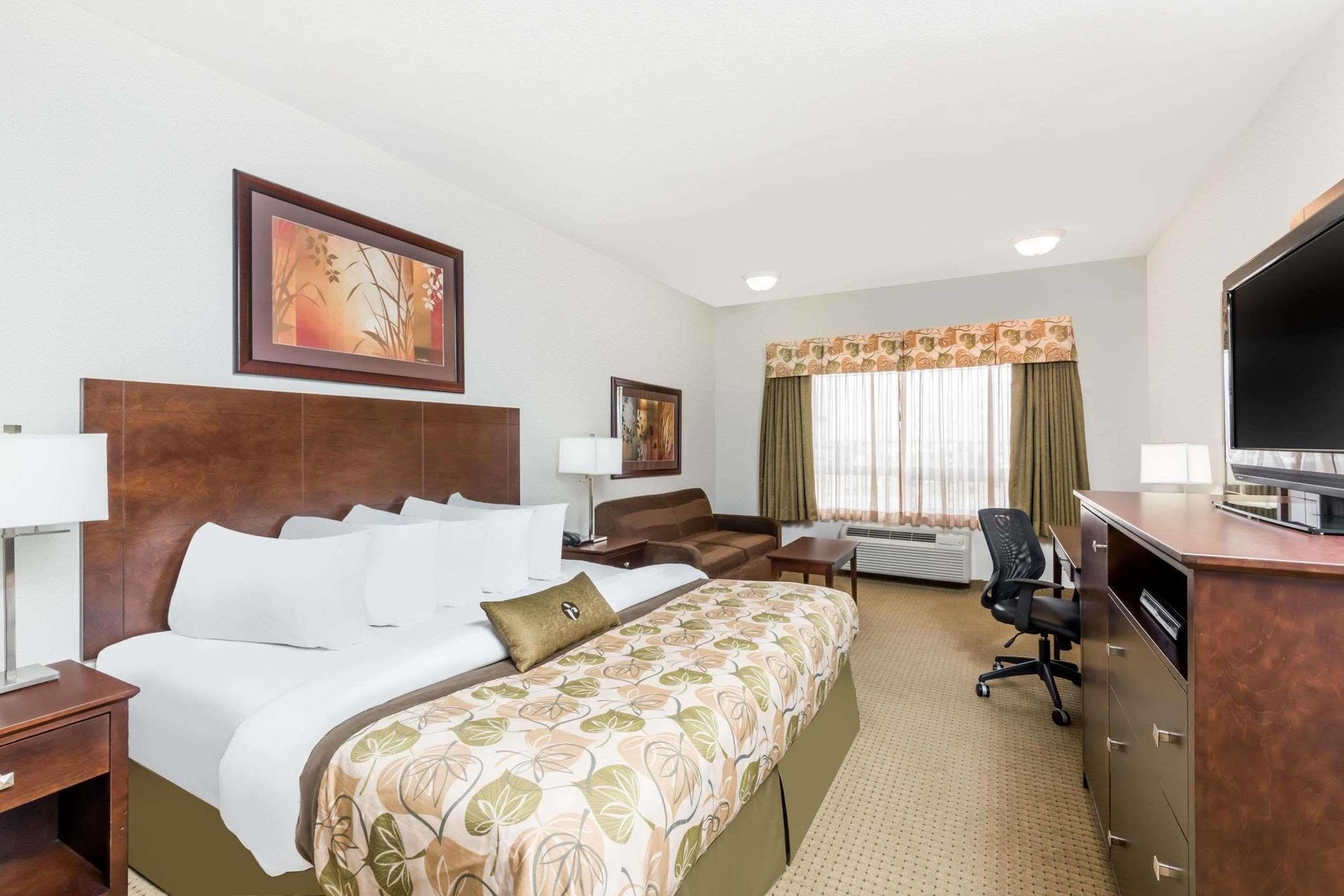 Hotel Ramada By Wyndham Olds Exterior foto